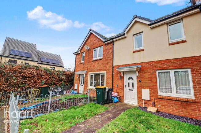 2 bed property, in Mountbatten Close, £175,000