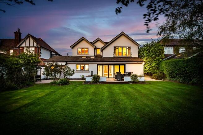 4 bed property, in Mayfield Road, £1,250,000