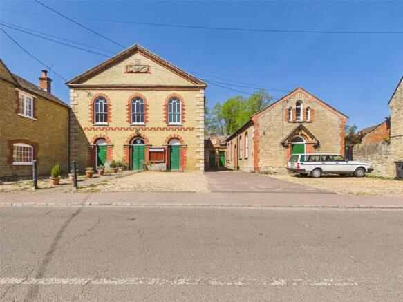 4 bed property, in High Street, £400,000
