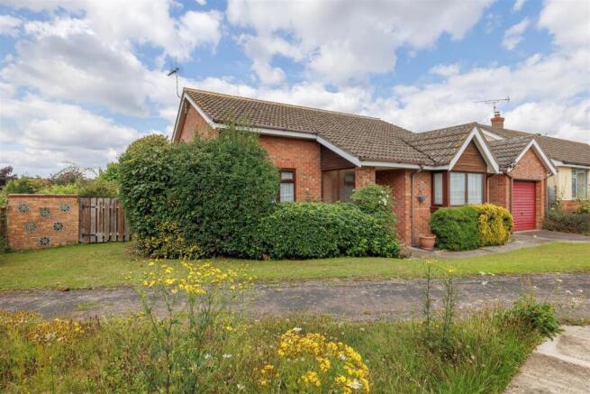 3 bed property, in Clay Hills, £290,000