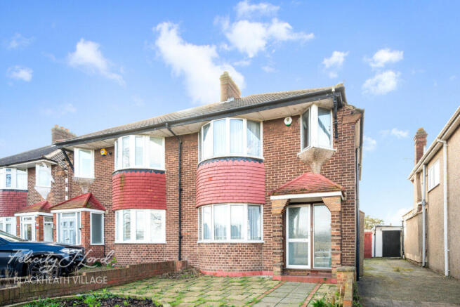 3 bed property, in Wricklemarsh Road, £615,000