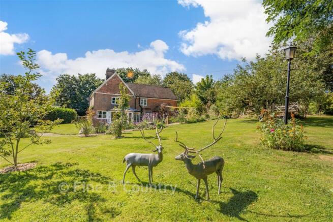 4 bed property, in Moat Lane, £1,250,000