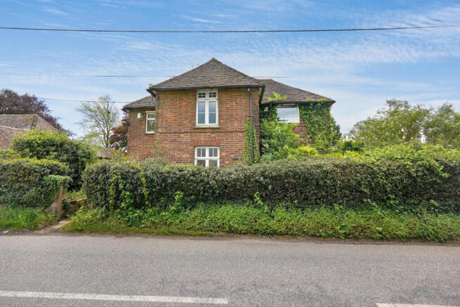 3 bed property, in The Ridgeway, £290,000