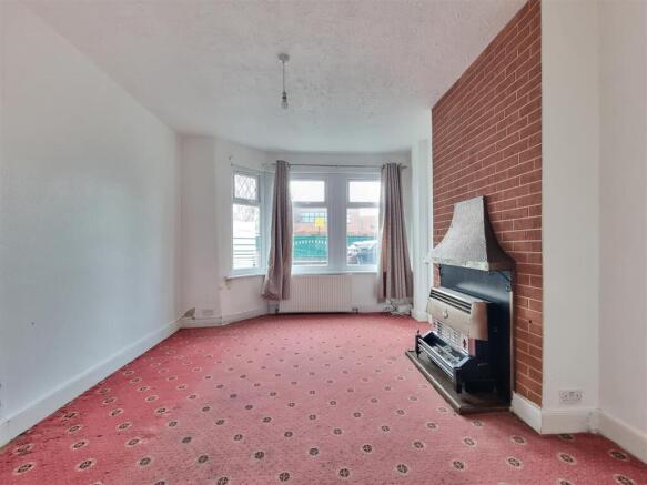 3 bed property, in Golfe Road, £435,000