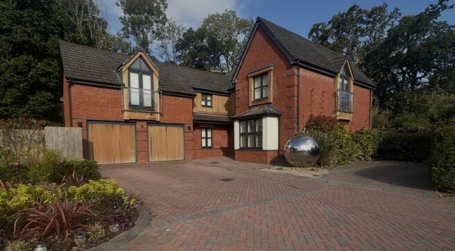 5 bed property, in Winstones Road, £1,000,000