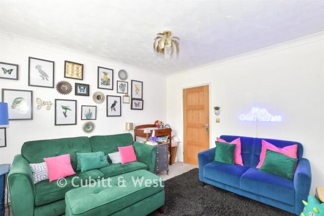 2 bed property, in Fernhurst Crescent, £400,000