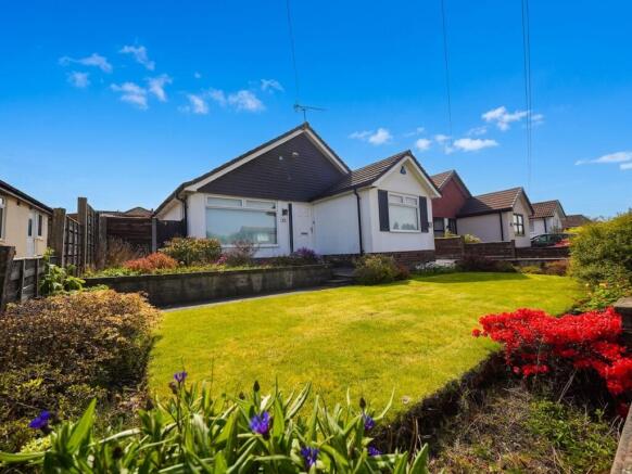 3 bed property, in Cotswold Crescent, £360,000