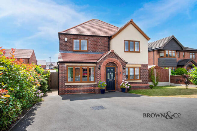 4 bed property, in Laurel Grove, £375,000