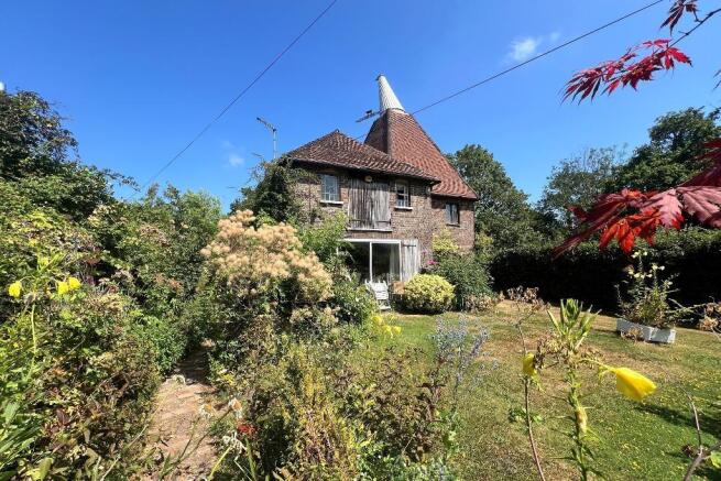 4 bed property, in Bishops Lane, £895,000