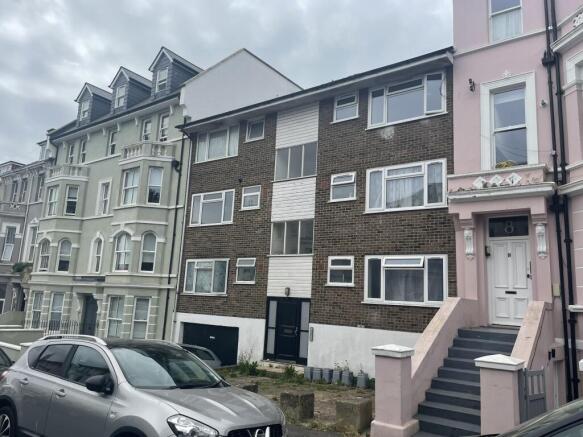 2 bed property, in Flat 3, £80,000