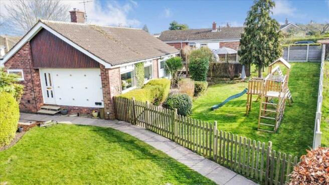3 bed property, in Wolds Drive, £375,000