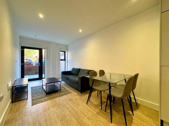 2 bed property, in Lombard Street, £250,000