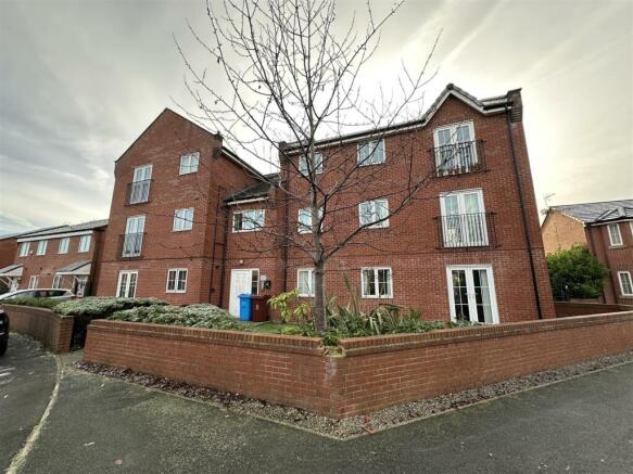 2 bed property, in Rawsthorne Avenue, £699,950