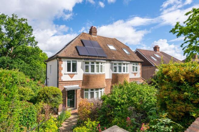3 bed property, in Nutfield Road, £600,000