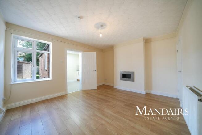 3 bed property, in Manor Avenue, £190,000