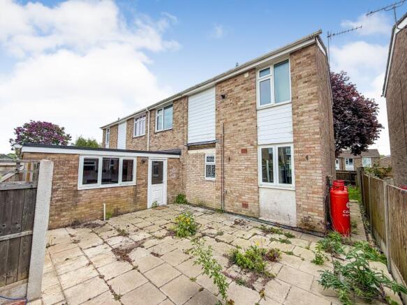 3 bed property, in 46 Woodland Way, £90,000