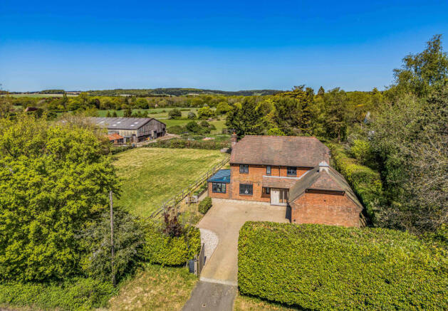 4 bed property, in Old Broyle Road, £1,275,000