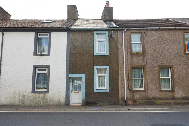 2 bed property, in Main Street, £65,000