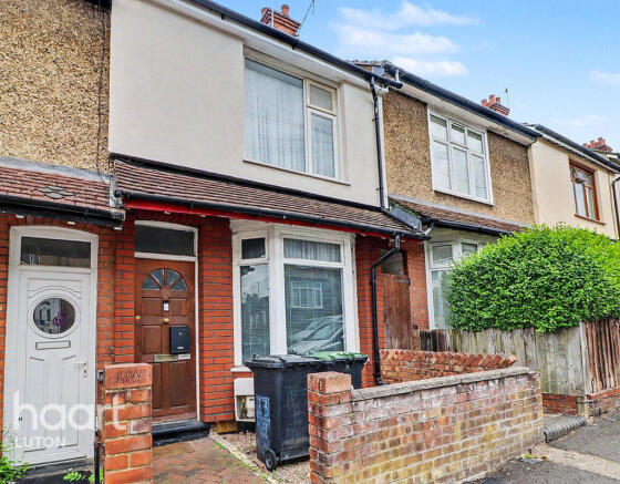 2 bed property, in Ferndale Road, £275,000