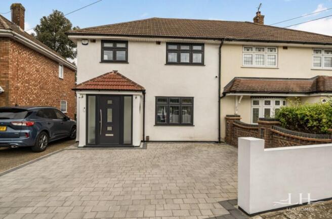 3 bed property, in Kingaby Gardens, £500,000