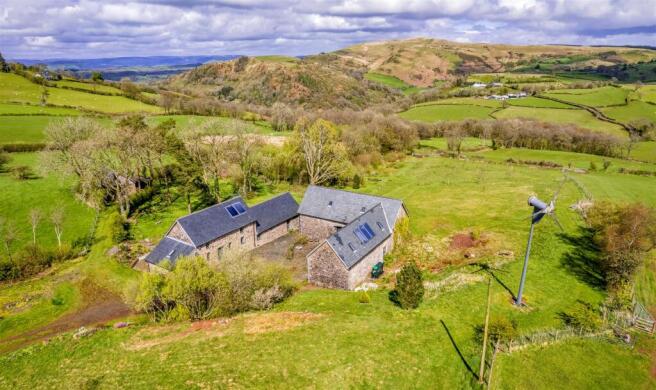 8 bed property, in Llanddeusant, £895,000