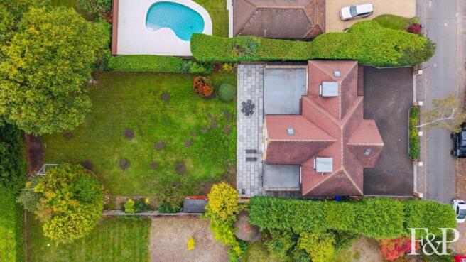 5 bed property, in Howards Thicket, £1,850,000