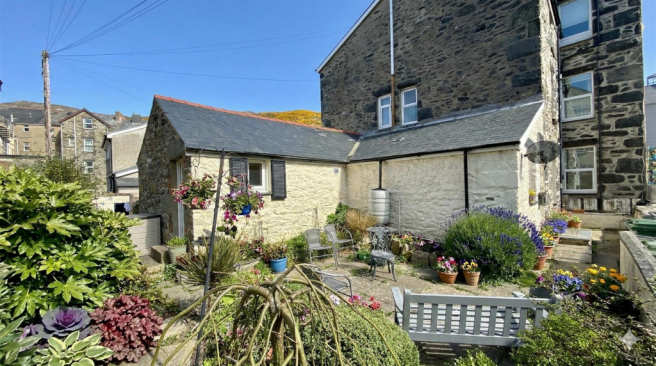 4 bed property, in South Avenue, £274,950