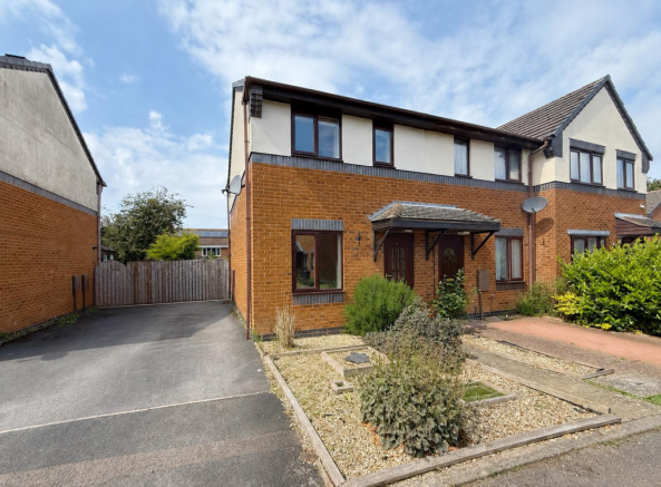 2 bed property, in Haydock Close, £270,000