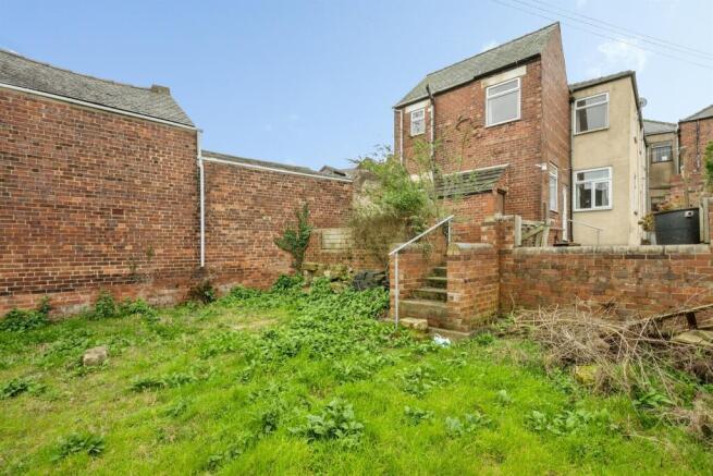 3 bed property, in High Street, £160,000