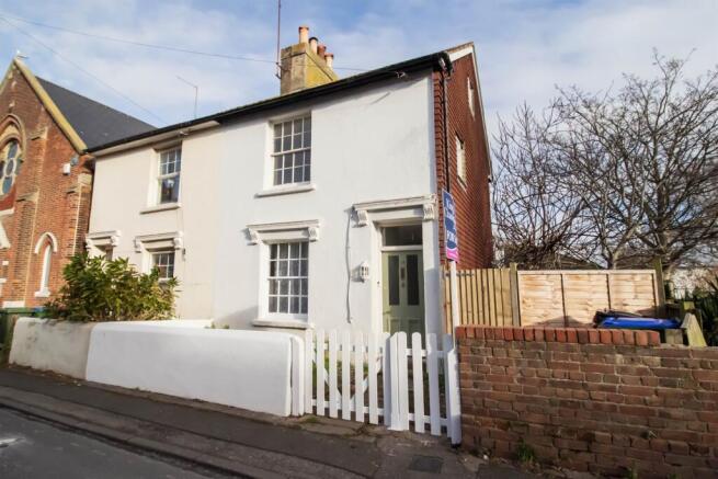 2 bed property, in Chapel Street, £315,000