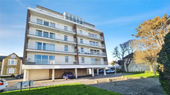 2 bed property, in Norfolk Square, £190,000
