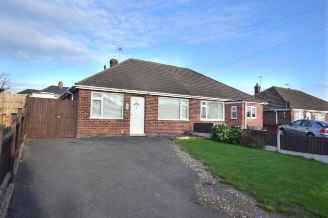 2 bed property, in Peashill Close, £229,950