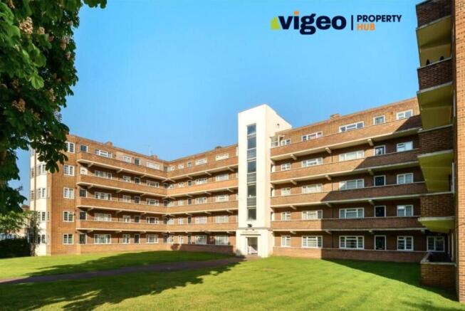 2 bed property, in Flat 46 Blakewood Court, £140,000