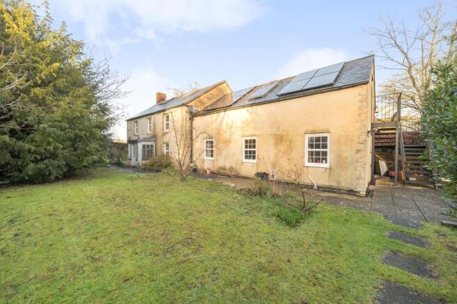 5 bed property, in Witney Road, £650,000