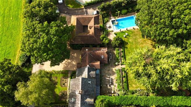 7 bed property, in Dingleden, £1,995,995