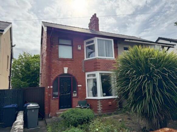 2 bed property, in Landseer Avenue, £149,950
