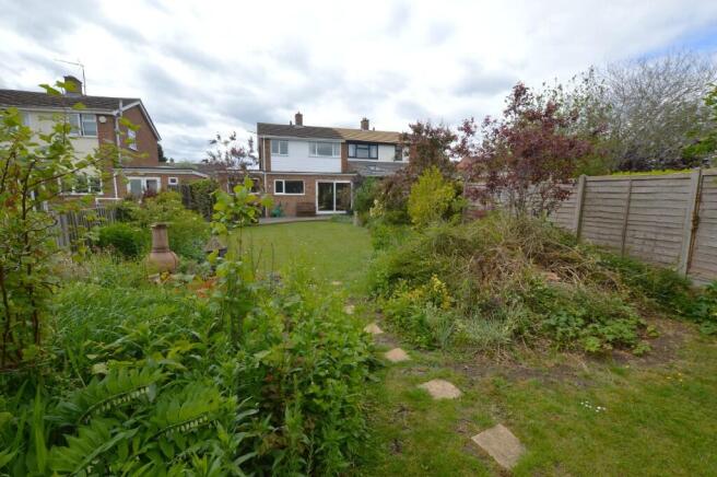 4 bed property, in Lordsmead, £390,000