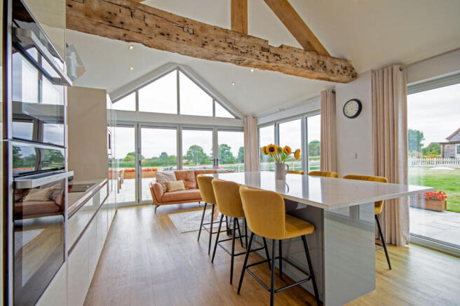 5 bed property, in Callingwood, £850,000