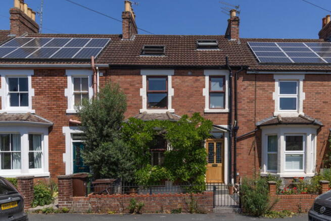 5 bed property, in 3 Garston Road, £600,000