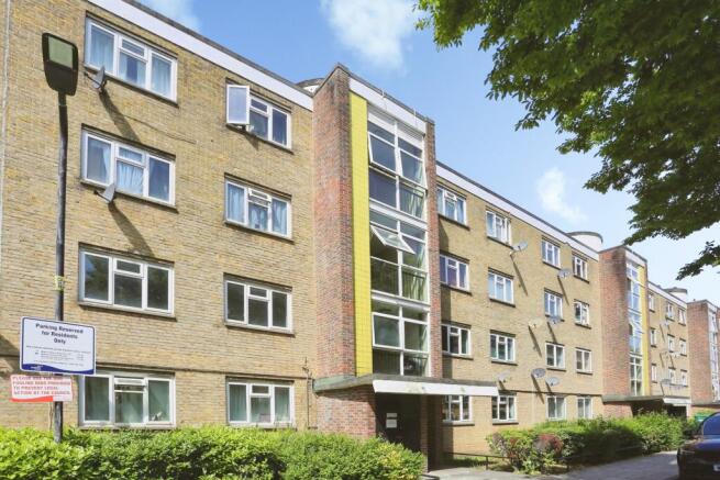 2 bed property, in Elmworth Grove, £350,000