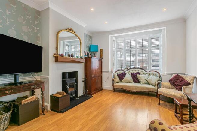 5 bed property, in Clarence Avenue, £845,000