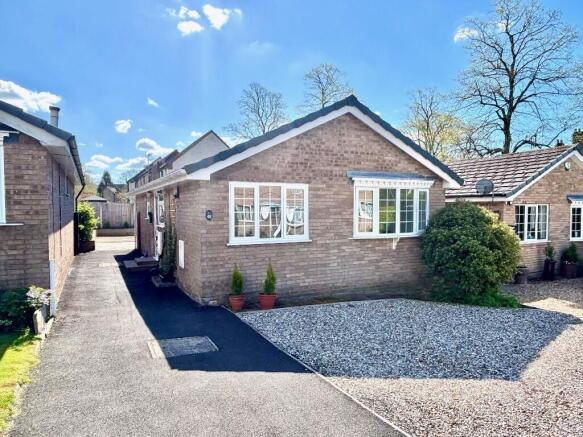 3 bed property, in The Parkway, £350,000