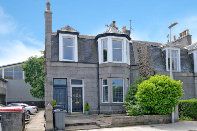 2 bed property, in University Road, £143,000