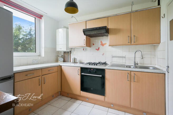 2 bed property, in Winchester House, £200,000