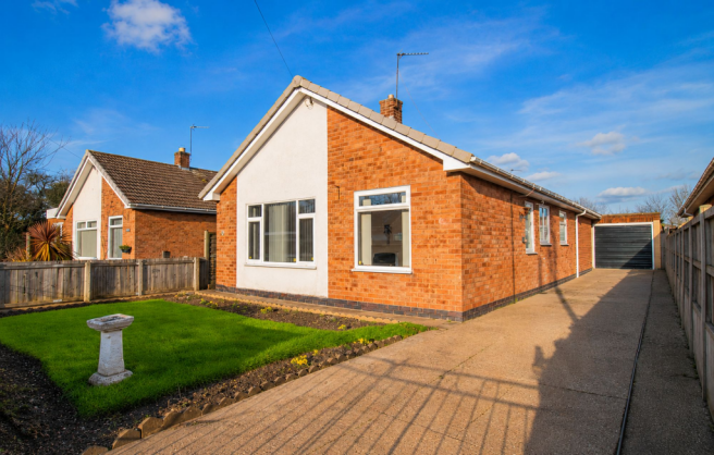 3 bed property, in Burnham Avenue, £330,000