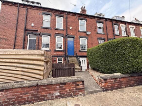 3 bed property, in Beechwood Avenue, £215,600