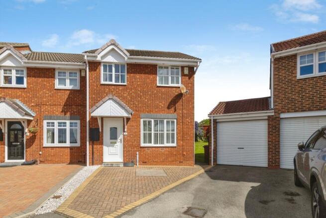 3 bed property, in Burnham Close, £170,000