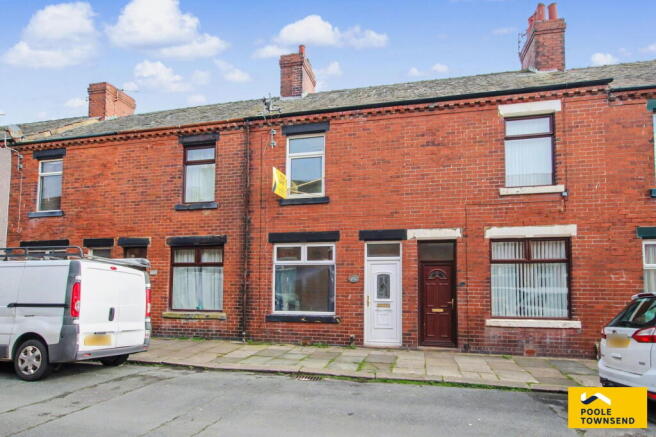 2 bed property, in Mosley Street, £85,000