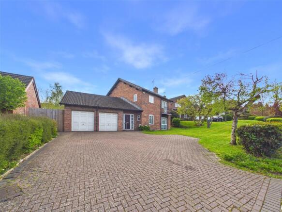 4 bed property, in Stroud Road, £499,500