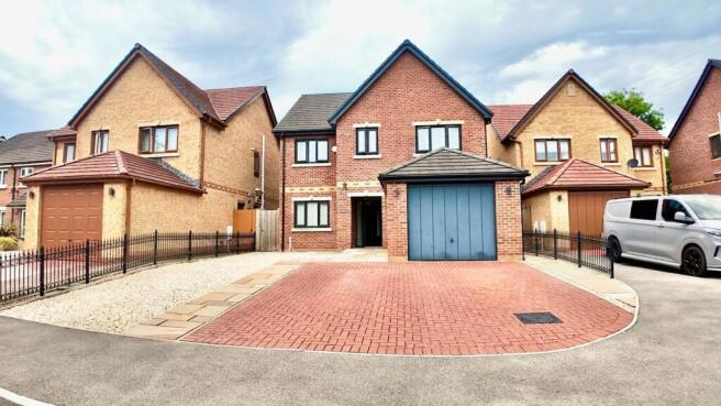 4 bed property, in Glan-Yr-Afon Lane, £440,000